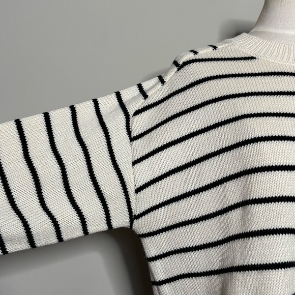 T Tahari Cream and Black Stripe Cropped Sweater, Small - Picture 4 of 13
